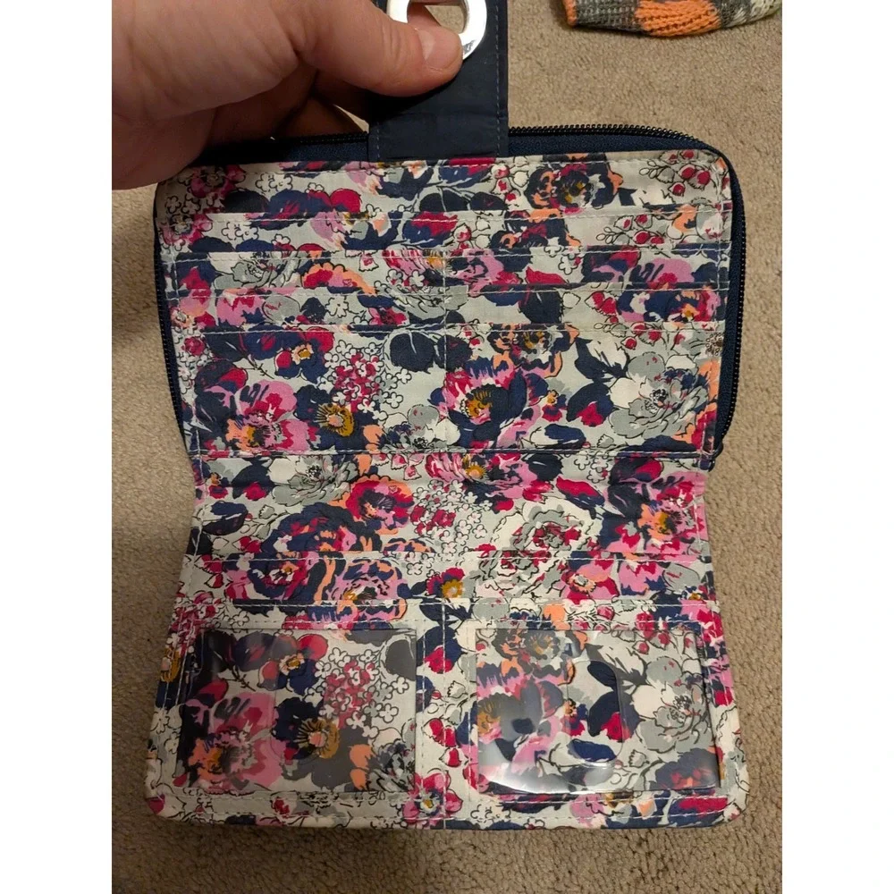 Vera Bradley Navy Blue Quilted Turnlock Zip‎ Around Wallet Floral Lining
